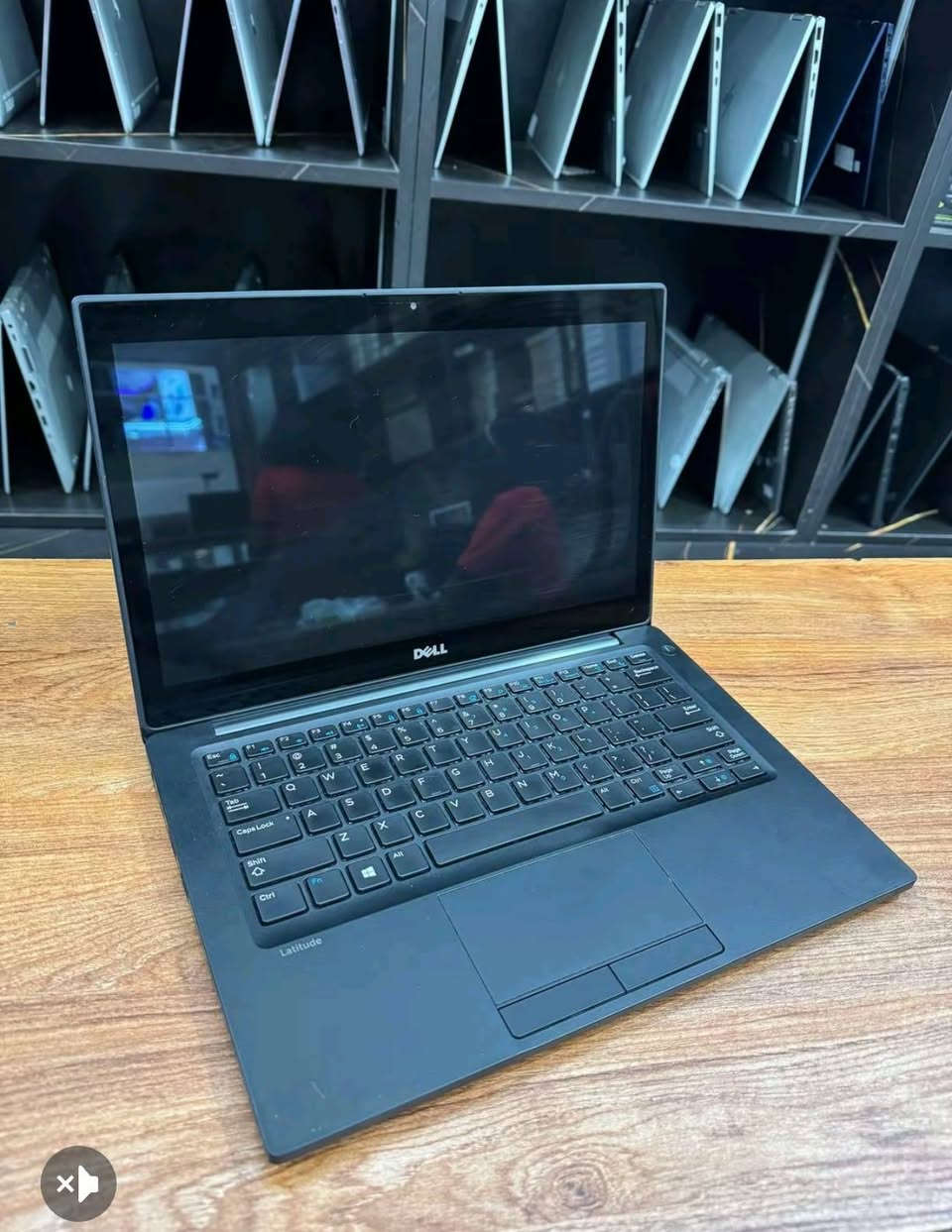Dell 7280 بشاشه لمس 
Cori7 الجيل السادس 

رام 8GB قابل للتطوير 
هارد 128GB قابل للتطوير 
شاشه 12.5 لمس 
كرت شاشه 4GB 

هدايا ماوس مع حقيبة لابتوب وماوس باد والشاحن الاصلي 

السعر   210,000 
توصيل متوفر 
واتساب ***********
العنوان بغداد الأمين الثانية
