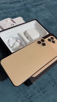 11 برو ماكس بطاريه 76 ذاكره 512 التليفون كلش محافظ علي ومكفول من كلشي ...