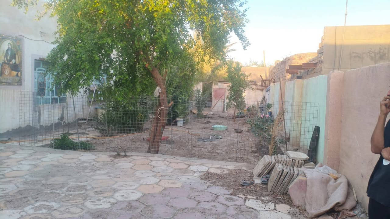 السلام عليكم بيت زراعي 600 متر 4 غرف صاله واستقبال  وحمام داخلي وخارجي كراج جبير وحديقة مكان البيت شوفة ***********السعر 90 وبي مجال للاستفسار
