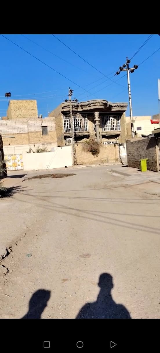 سلام عليكم بيت حواسم للبيع مامعوض في منطقه الدبيسات البيت مسلك ومتوجه بي ستقبال عكاده + غرفه عكاده + المطبخ جينكوو + المدخل سندويج + الصحيات عكاده +قطعه وره البيت الاستفسار ع رقم ***********
