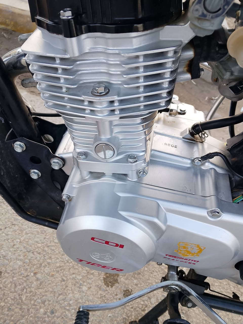 للبيع تايكر 24اوراق 5 سكنر
مكان واسط الحرار السعر 600وبيها مجال 
***********
