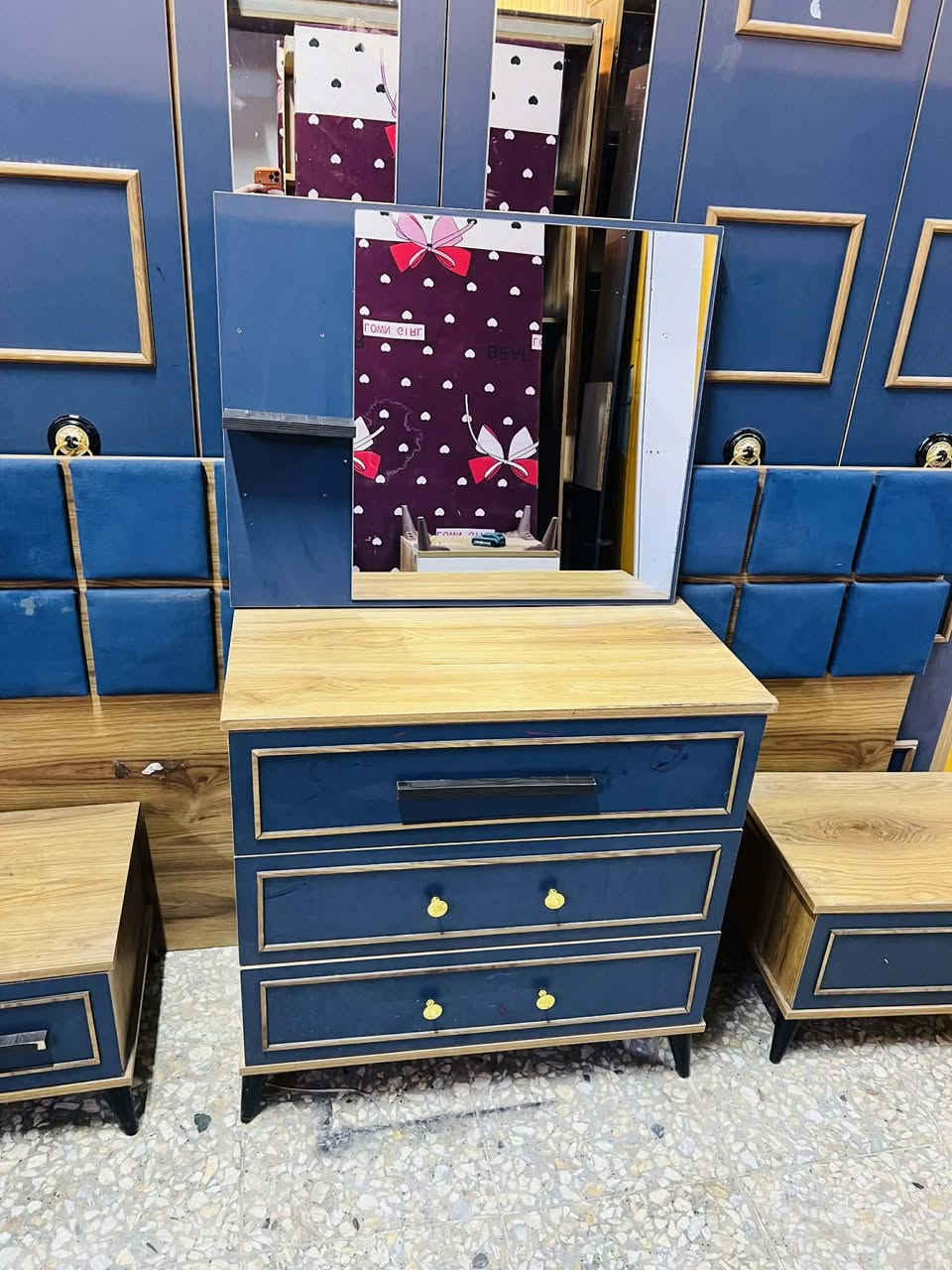 غرفة نوم مستعملة🇹🇷
موديله حديث 💥
 نضافة90 ٪💯
عدد القطع / 5 
نضام / أبواب 💢 
سعرها / 475 قفل 💸
شد ونقل داخل بغداد مجاني🚛
يوجود توصيل محافضات 🚛


**إذا كنت صاحب هذا الإعلان وتريد حذفه لأي سبب، رجاءا أرسل رسالة إلى الدعم الفني**