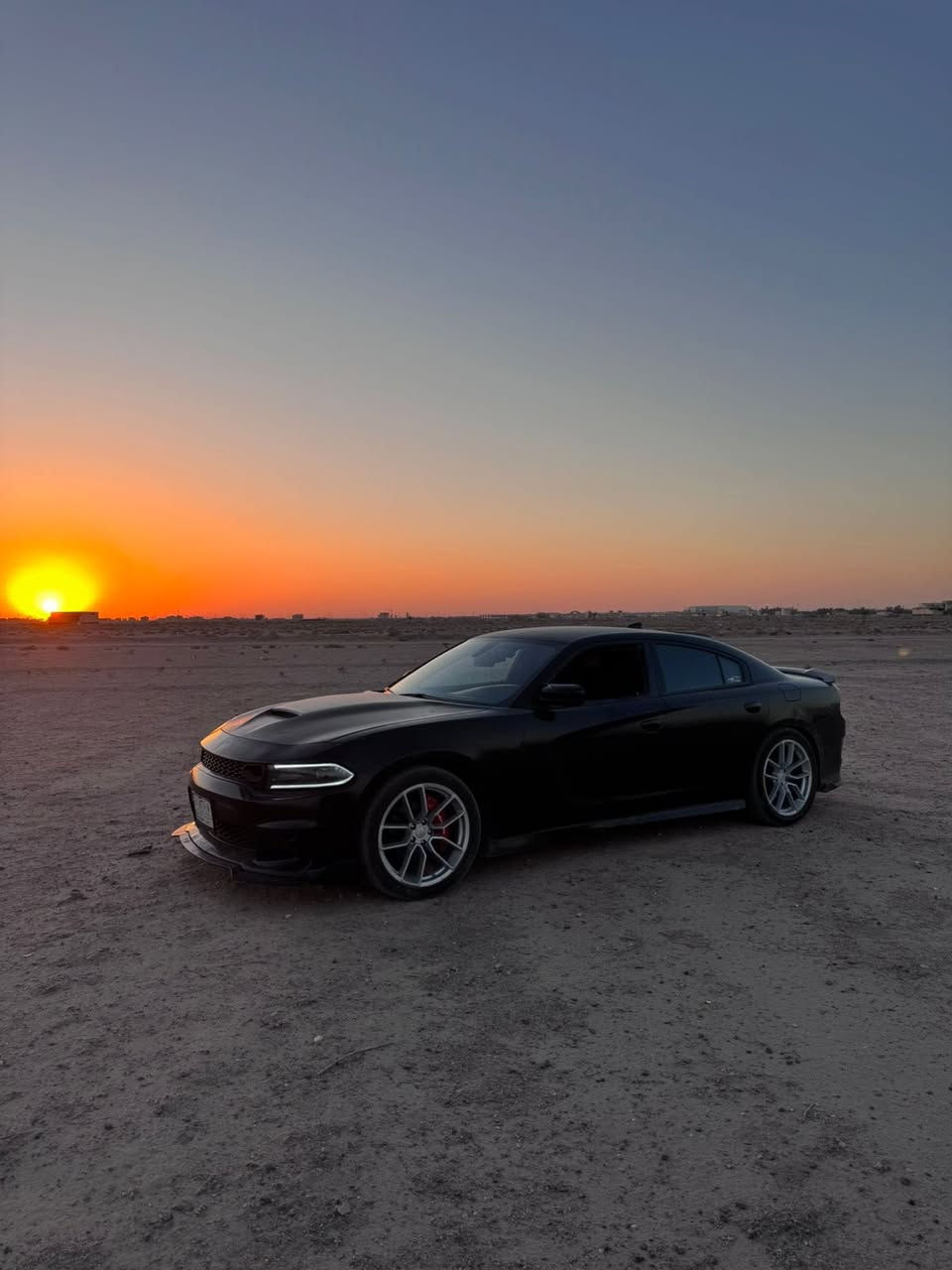 اقره كل التفاصيل و اتصل وبيك خير وتدلل 
جارجر 2016 محرك 3600 رقم بابل باسمي ماشيه 120 ميل بيه قطعتين صبغ بنيد وجاملغ جهة الصدر صور الحادث موجوده بلمنشور عليه هواي اضافات محدثه كت كامل srt بنيد ودعاميات دواخل كامله كاربون فايبر ودركه كاربون الياف حقيقي عليه كت كامل لحية وزعانف ودفيوزر وشفقه عليه ويل مقاس 20 اصلي وبعد هواي اضافات مذاكرهن مكان السياره كربلاء
السعر 175  
*********** واتساب
