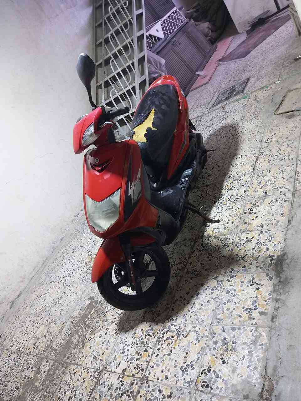 سلام عليكم من رخصه الادمن دراجه للبيع بلاديه مكينه مفتوحه مره وحده كهربائيات شغاله  كلهة كفرات كله مختمه من الطول للطول سكنس نثيه دراجه حلوه السعر 500وبيها مجال العنوان المنصور القادسيه ***********لل استفسار تواصل عل رقم الكفر الخلفي الايمن جانت بصف نار عاليه وشويه ماع شي قليل
