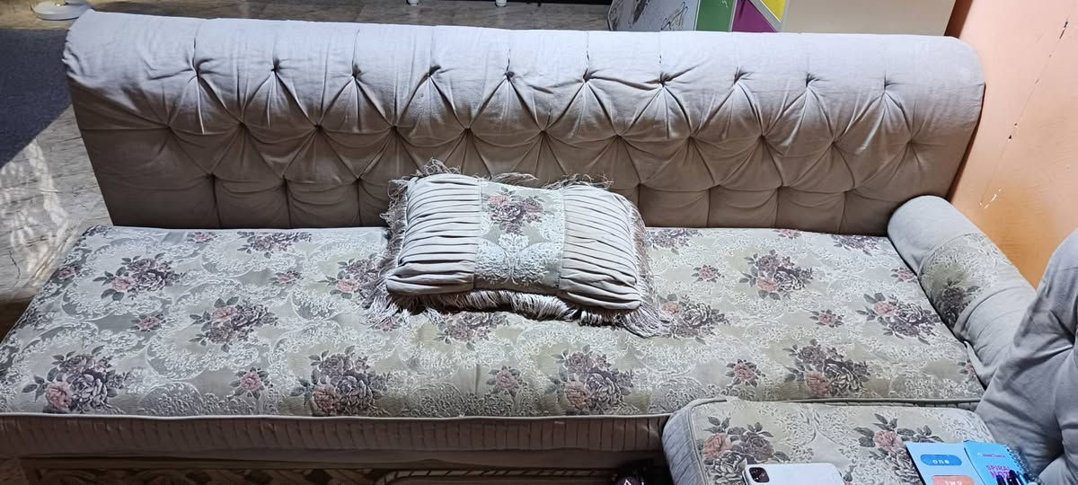 سلام عليكم
غراض للبيع جربايه طابقين حديد الطابق الاول يشيل نفر واحد والطابق الثاني يشيل نفرين سعرها ٩٠ 
قنفات ثنين وتقريبا طول وحده مترين نظيفات ثنينهن ب٩٠  
مكاني التنومة رقمي ***********
