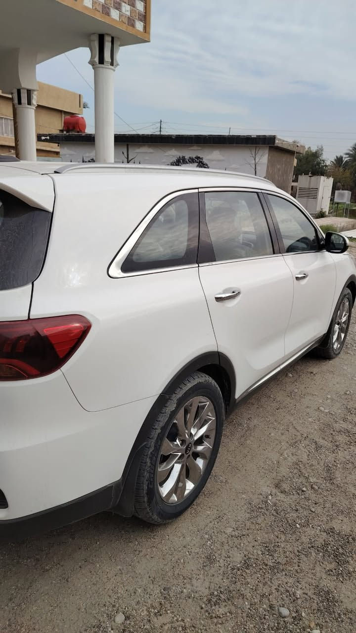 السلام عليكم
كيا سورنتو موديل 19 رقم بغداد 
ب اسمي 
محرك 6 سلندر 3500 
كير 8 نمر 
ماشيه 61 
بصمه 
كراسي كهرباء 
جنطه كهرباء 
3 قطع تبريد 
7 راكب جلد 
محرك كير كفاله وين ميعجبك افحص 
صبغ جاملغ خلفي بدون دواخل 
راسلني وات ساب ارسلك السونر 
السعر 240 وبيه مجال تعال شوف وبيك خير وادلل 
*********** العنوان بغداد
