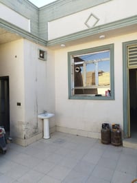 بيت للبيع   بابن يقطين 200متر بصف الركن   غرفتين وبراني وصالة ومطبخ وص...