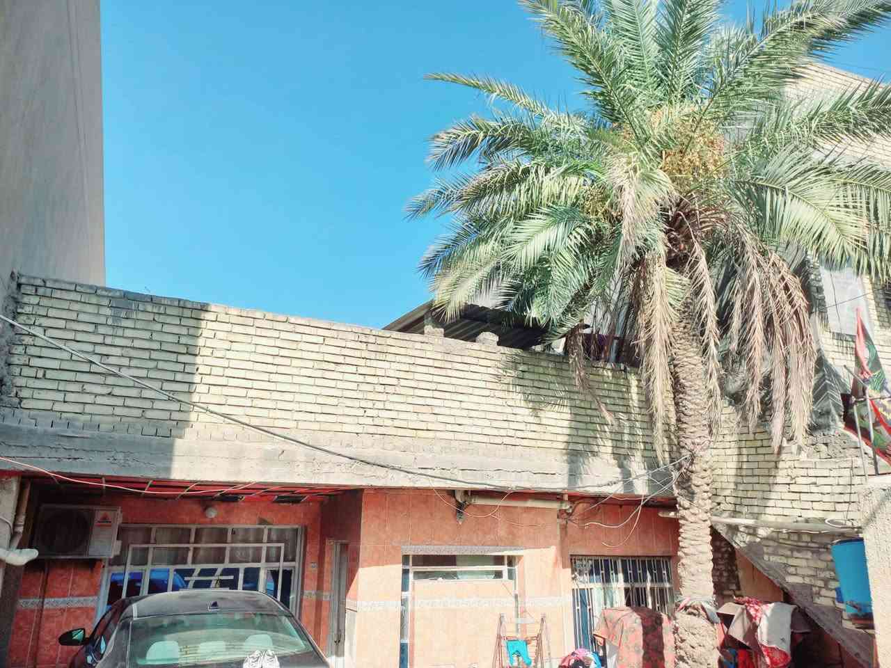 📢 للبيع دار في موقع متميز -  الكماليه شارع[ 70 ] الرئيسي
فرصة عقارية مميزة، للبيع دار (طابو صرف وباسمي). (البناء بناء البيت قديم جداً)، وأنا (بايع لك أرض) يعني البيت يعتبر عن أرض (قاع) على شارع 70 (الشارع الرئيسي).
​🔹 المساحة: (133) 
🔹 الواجهة (5) متر والنزال (27) متر.
🔹 الموقع: شارع 70 (الشارع الرئيسي).
​💰 السعر المطلوب: (145) مليون دينار عراقي (وبيها مجال للجادين).
​📞 للاستفسار والتواصل:
يرجى الاتصال على الرقم: (***********)
