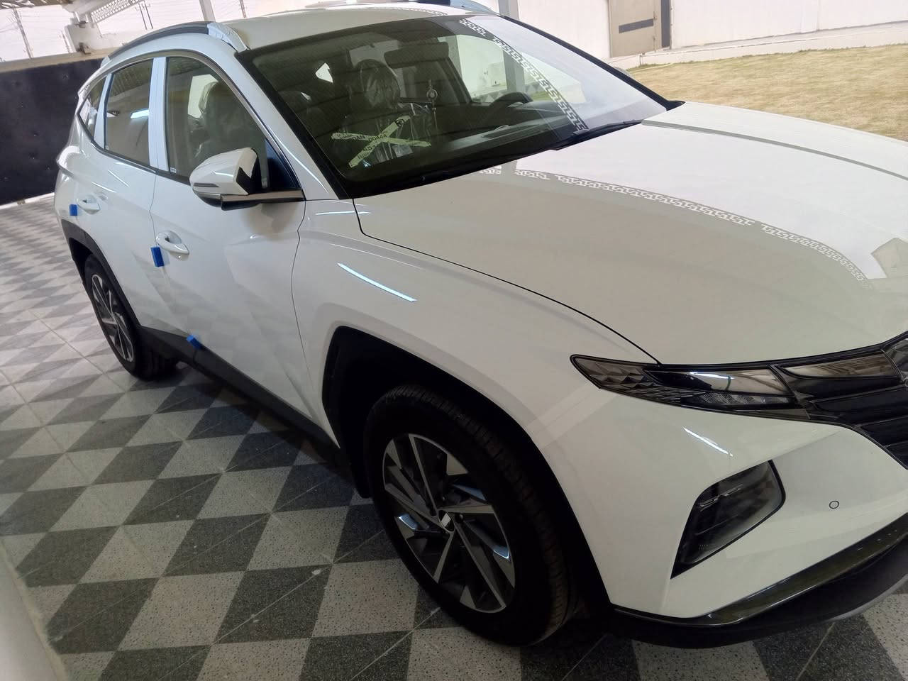 هونداي توسان 2022 خليجي
كفاله عامة من ضربة وصبغ وتبديل 
ماشية 66 حقيقي  
فول مواصفات ماعدة البانوراما 
4 بصمات + تشغيل عن بعد 
داخل اوف وايت 
كشنات 2 كهرباء + جلد 
مود درايف  3 انظمة قيادة 
هندبريك بصمه 
شاشة كبيرة كار بلي 
تبريد قطعتين 
مري شفط 
اشاير ترحيب 
بردات خلفية 
شحن لاسلكي +3 منافذ شحن 
حساس امامي خلفي 
اريل نفكيشن 
مانع انزلاق 
لد نهاري + لايت زنون + لد عند التدوير يمين ويسار 
سبير منازل + بردة صندوك 
محرك وكير كفاله بوضع الشركة 
تايرات الشركة جواها 
بيها شخوط بسيطة بل بنيد  خباثة  موضحات بل صورة 
السعر 205 وبيها مجال 
مكاني بغداد التاجي 
***********
