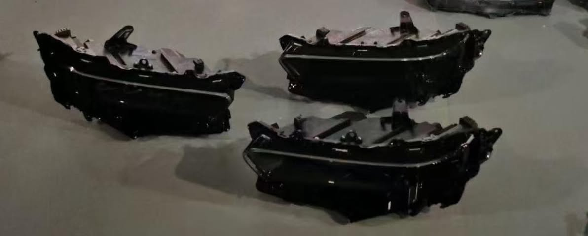 العالمية 
كما وعدنا زبائننا الكرام تم وصول لايت كراون 
2023 الى 2025
——————————————-
اصلي وكاله تويوتا كراون غير مستخدم 
اربعة عدسة + واحد عدسه امريكي 
العنوان بغداد شارع 6 قرب كراج الكرامة الصناعي 
يتوفر خدمة توصيل 🚚 الطلبات كافة مناطق العراق 🇮🇶 
***********
***********
