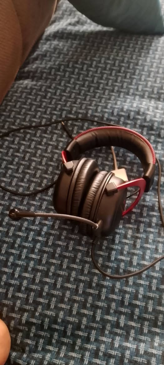 سلام عليكم للبيع ايباد مع حساب بوجي ذاكرته 256 اليباد بي كسر بل شاشه حسبته بنص سعر مع حساب بوجي كلهن مع سماع ب 600 اليباد M 2 رقمي *********** بي واتساب
