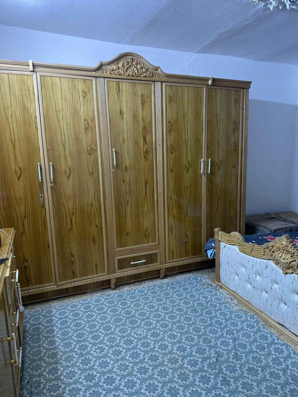 عندي غرفه تفصال بعدها جديدة للاستفسار على الرقم ‭٠ ٧٧٣ ٧٦١ ١٦٢٨‬
