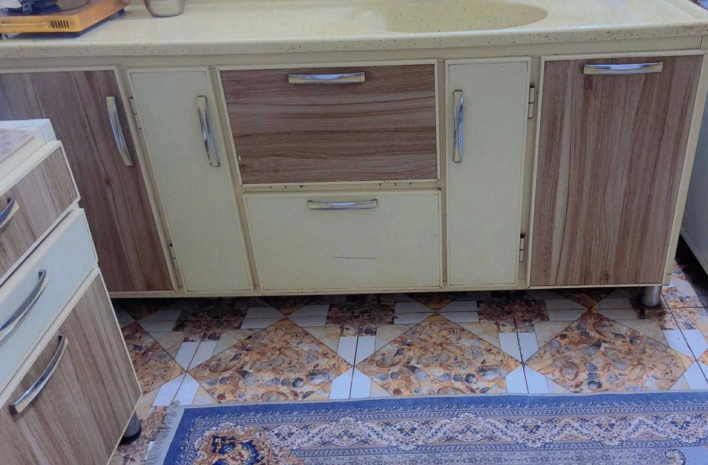 كاونتر للبيع نضيف كلش طوله مترين ومايكرويف شغال نضيف وطباخ كريازي للبيع شغال كل العيون


**إذا كنت صاحب هذا الإعلان وتريد حذفه لأي سبب، رجاءا أرسل رسالة إلى الدعم الفني**