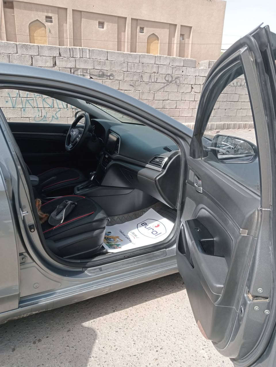 سلام عليكم اخواني الاعزاز للبيع موديل ١٧ سيارة بصمة تشغيل وبصمة ابواب تدفئة كشنات مري شفط منظومة كاملة تبريد جديده باتري جديد صدر جديد سيارة بسمي محرك جي دي اي حادث جاملغ وبنيد السعر ١١٥ مكان سيارة بغدادام الكبر وغزلان محرك كير خير من الله شاشة أعطال إتصال ***********
