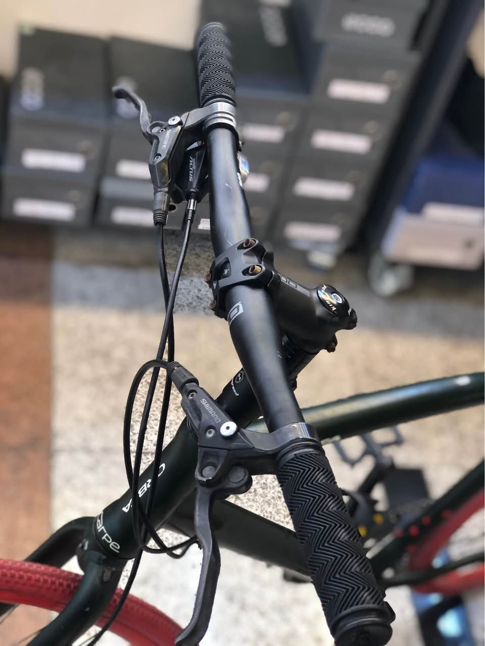 پاسکیلی ئەلمانی 
حجم ٢٨ قیاس گەورە
پاسکیلەکە لە ئەوروپا هاتۆتەوە
پاسکیلە ئیستۆپ دیسک و رۆنە
دواوەی ٩ گێر بیلادە
خاوێنی ٩٠٪
لە هەولێرم 
نرخی ١٥٠ هەزار و مەجالەکی کەم
*********** أربيل, العراق
