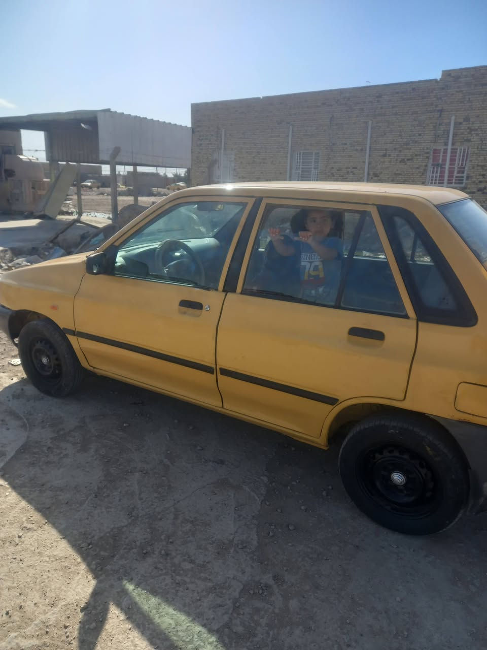 سايبه البيع موديل ٢٠١٢ هيه غرامات مصفره سنويه الأحد ٣٠ وتصقط السعر ٢٦ بيها مجال قليل كهربايات شغاله انكر سويج وشغل براكيتات معمرات شغل وطلع وين ماتريد رقم الهاتف ***********  رقم انكليزي السياره مكاني العماره
