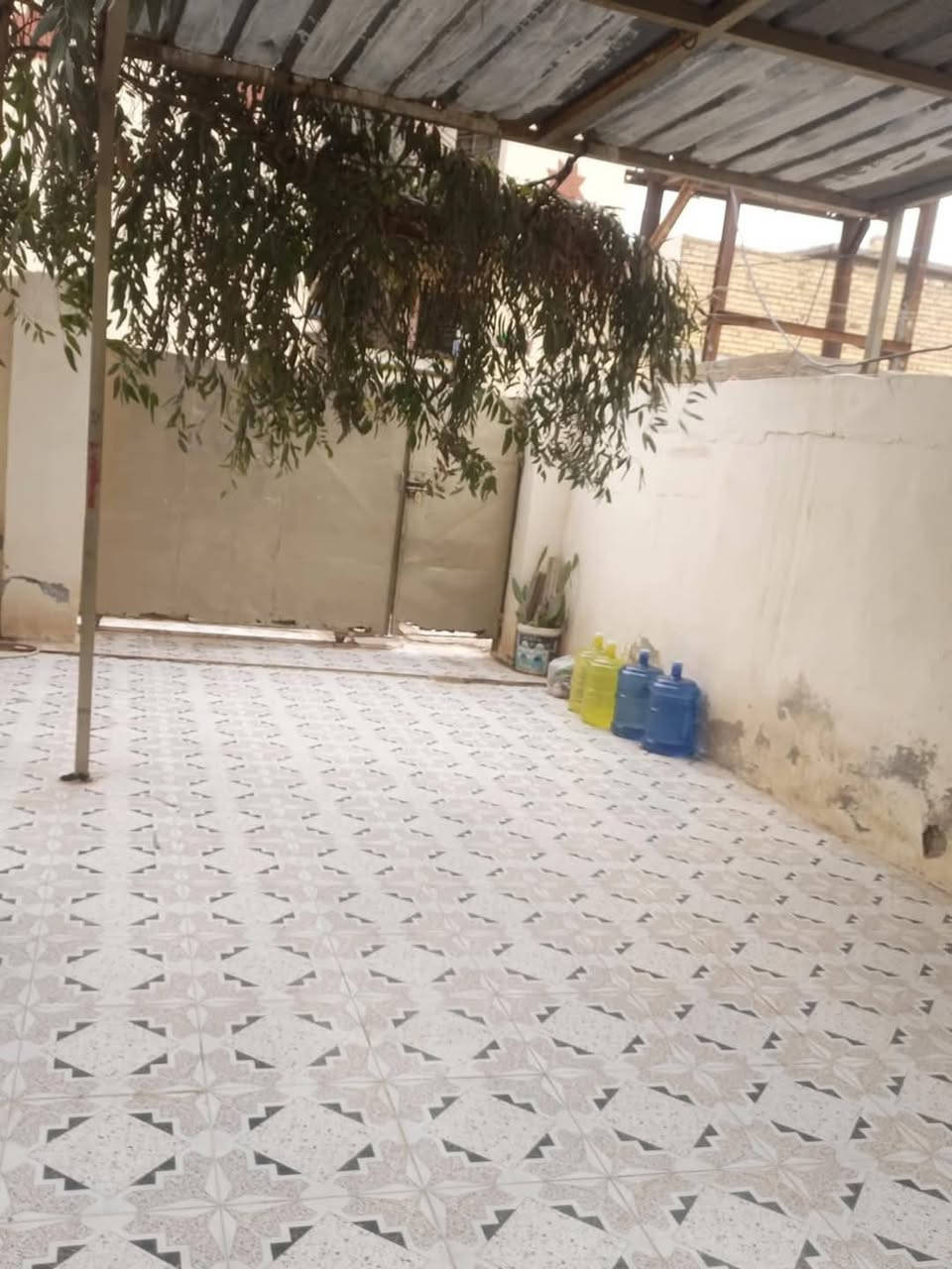 بيت 200مترللايجار عزيزيه منطقه الخماس شارع ابو احمد المضمد قريب من صيدليه استفسار اكثر خاص او اتصال ***********
