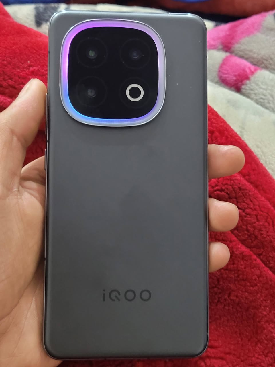 Vivo iqoo 13
ذاكره 256 رام12+12
ملحقات 
كارتونه وشاحنه وكفرين
الجهاز العاب
شاشه 144 هيرتز
دقته 2k
بطاريه 6150 شاحنه 120W
معالج 8Elite 
كامرات قويه زوم 30X
فيديو يدعم حد8k
مكاني بغداد مدينه الصدر
متواجد واتساب***********
السعر 700وبي مجال
