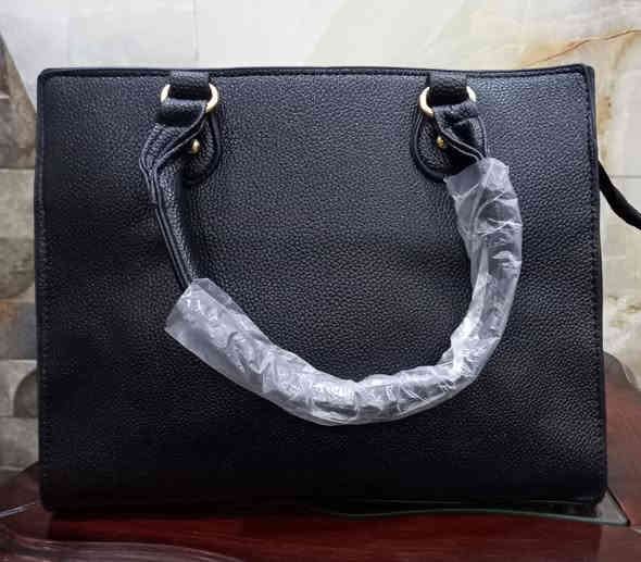 السلام عليكم توفرت جنط ماركه عرض خاص السعر ١٢الف توجد خدمه توصيل داخل نجف للحجز***********
