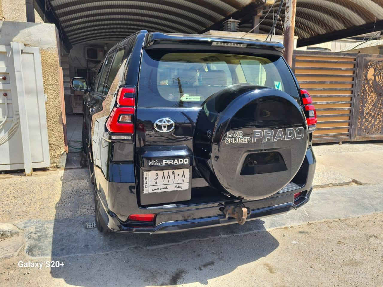 السلام عليكم 
سيارة للبيع تويوتا برادو 2021 TXS (Midnight) لون أسود وكالة العراق  ساز بعدها ضمن الضمان (4 سنوات أو 100 ألف كم)، صيانة دورية بالشركة ومغلفة حماية، مكفولة كفالة عامة، محرك 6 سلندر 4000cc، تايرات وبطارية جديدة (أقل من شهر)، الممشى 67 ألف كم، رقم  بغداد الجديد والسنوية مجددة وباسمي، سيارة نظيفة جداً وجاهزة، السعر 44,000$ وبيه مجال بسيط للجادين، للتواصل ***********
