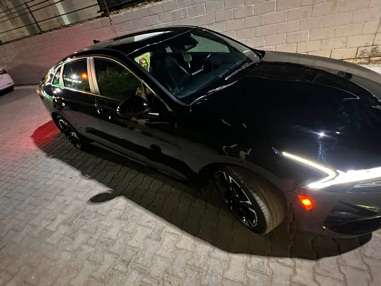 🚗 للبيع | كيا K5 GT-Line موديل 2024
✨ المواصفات:

* فئة GT-Line فول عدا فتحة السقف

* ماشية 37 ألف ميل

* محرك 1.6 تيربو

* ناقل حركة أوتوماتيك 8 سرعات

* شاشة كبيرة مع دعم Apple CarPlay و Android Auto

* كاميرا خلفية مع حساسات خلفية

* تشغيل بصمة (Smart Key) وتشغيل عن بُعد

* مثبت سرعة ذكي

* رادار أمامي ومساعد الحفاظ على المسار

* نظام مانع التصادم الأمامي

* إضاءة LED أمامية وخلفية مع DRL

* تدفئة للمقاعد الأمامية

* شاحن لاسلكي

* دخول ذكي بدون مفتاح

🔧 ملاحظة: ضرر حادث خلفي (جاملغ + جنطة).

📍 العنوان: بغداد – الشعلة

📞 للاستفسار: ***********

