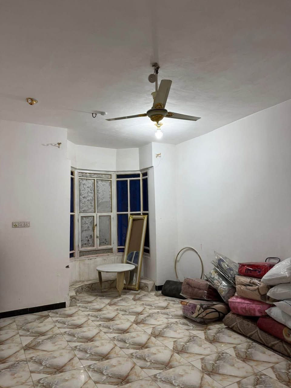 بيت طابقين للايجار في منطقة ياسين خريبط بناء حديث يحتوي ست غرف  بالاضافه الى صاله ومطبخ وصحيات وكراج
.
 سعر الايجار مليون وربع  

للمعلومات اكثر التواصل على الارقام الموضحه او زيارة
الموقع 
البصره_ شارع عام حي الزهراء _ قرب مستشفى النفط
***********
*********** البصرة, العراق
