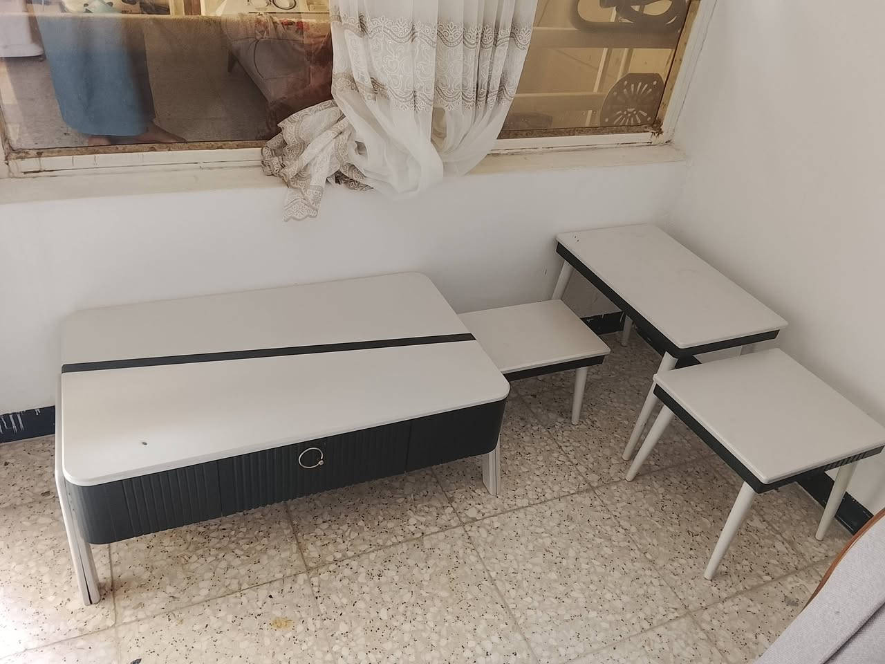 للبيع سرير مع ميز بلازما مع طبلات
مكان الغزالية 

السعر الاتصال ع واتساب 

***********
