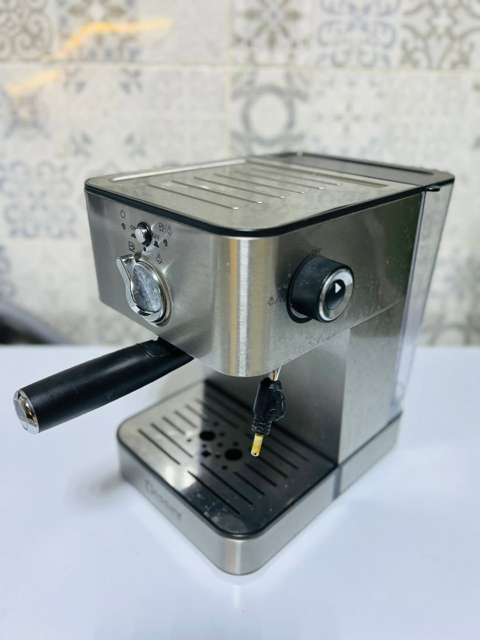 مكينة قهوة للبيع
اتسوي اسبريسو وكابتشينو  ولاتيه وكهوة 
وبيها عصا بخار لعمل رغوة الحليب 
تحكم يدوي 
ستانلس ستيل قوية 
اخذتها ب170 واريدها ب120 وبيها مجال بسيط لان استعمال جداً قليل


**إذا كنت صاحب هذا الإعلان وتريد حذفه لأي سبب، رجاءا أرسل رسالة إلى الدعم الفني**