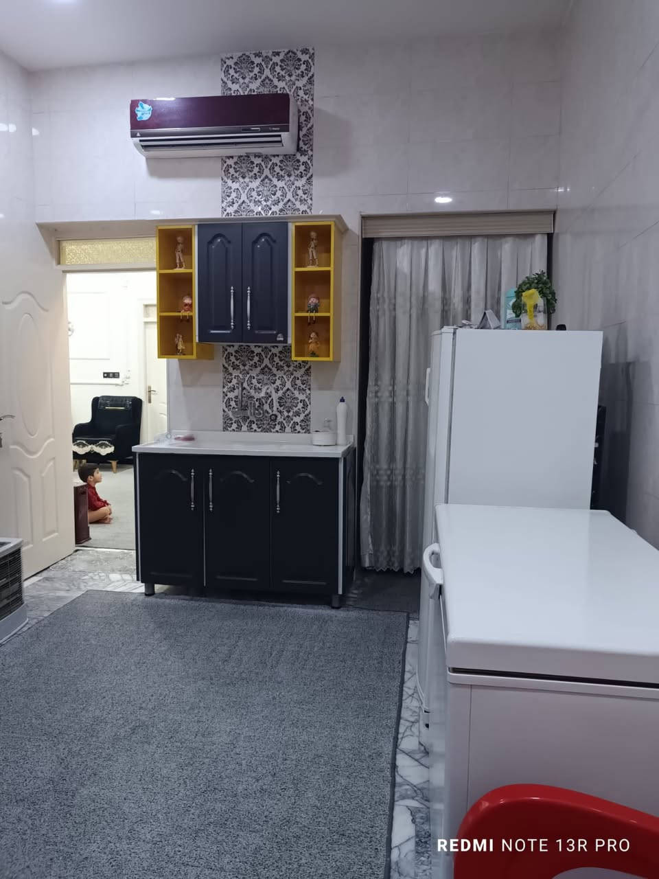 #اعلان_رقم_92
 
دار للبيع 
طابق واحد ( طابو زراعي سند 25 ) 
المساحة ( 160 /متر) واقع حال 168 متر
الواجهة : 8 متر
النزال : 21 متر

يحتوي على غرفة نوم عدد 2 + استقبال + مطبخ + مجمع صحيات عدد 2
نظافة البيت ممتازة

العنوان : حلة / حي الصحة / شارع الكورنيش / شارع صالون بغداد

للمزيد من المعلومات والاستفسار
الاتصال على الارقام التالية :-

***********
***********
