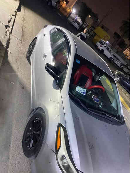 سلام عليكم فورتي موديل 2017 
السعر 109
السياره بيها 3 قطع صبغ 
شاشه بصمه مري شفط كشن تدفه وتبريد
السونار كدامك تجي دكلب براحتك 
مكان السياره بغداد حي العامل 
السنويه باسمي 
التواصل *********** بغداد
