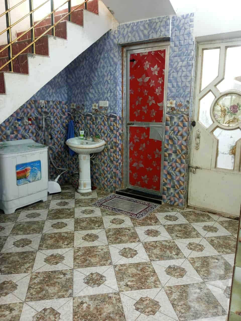 مشتملات عدد اثنين للبيع مساحة كل واحد ١٨٠م حي الحريه الأول شارع ١٥م ركن  قرب المدرسه فتية الحق قريب على الشارع التبليط مسافة ٥٠م  ينباع اثنينهن او واحد يحتوي كل واحد على غرفتين نوم غرفه فوك وغرفه جوه صاله استقبال مطبخ كامل من كل النواحي ميحتاج اي شي الأساس صب البناء طابوق السقف صب تجي وتشوف بعينك للاستفسار الاتصال على الرقم ***********

