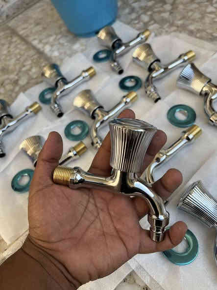 10 حنفيات وزن ثقيل جدا وزن قطعه ربع كيلو فولاذ كلهم ب30 يابلاششش
الحجز فقط وتساب *********** إذا مو اصلي او مو ثقيل رجعهن
