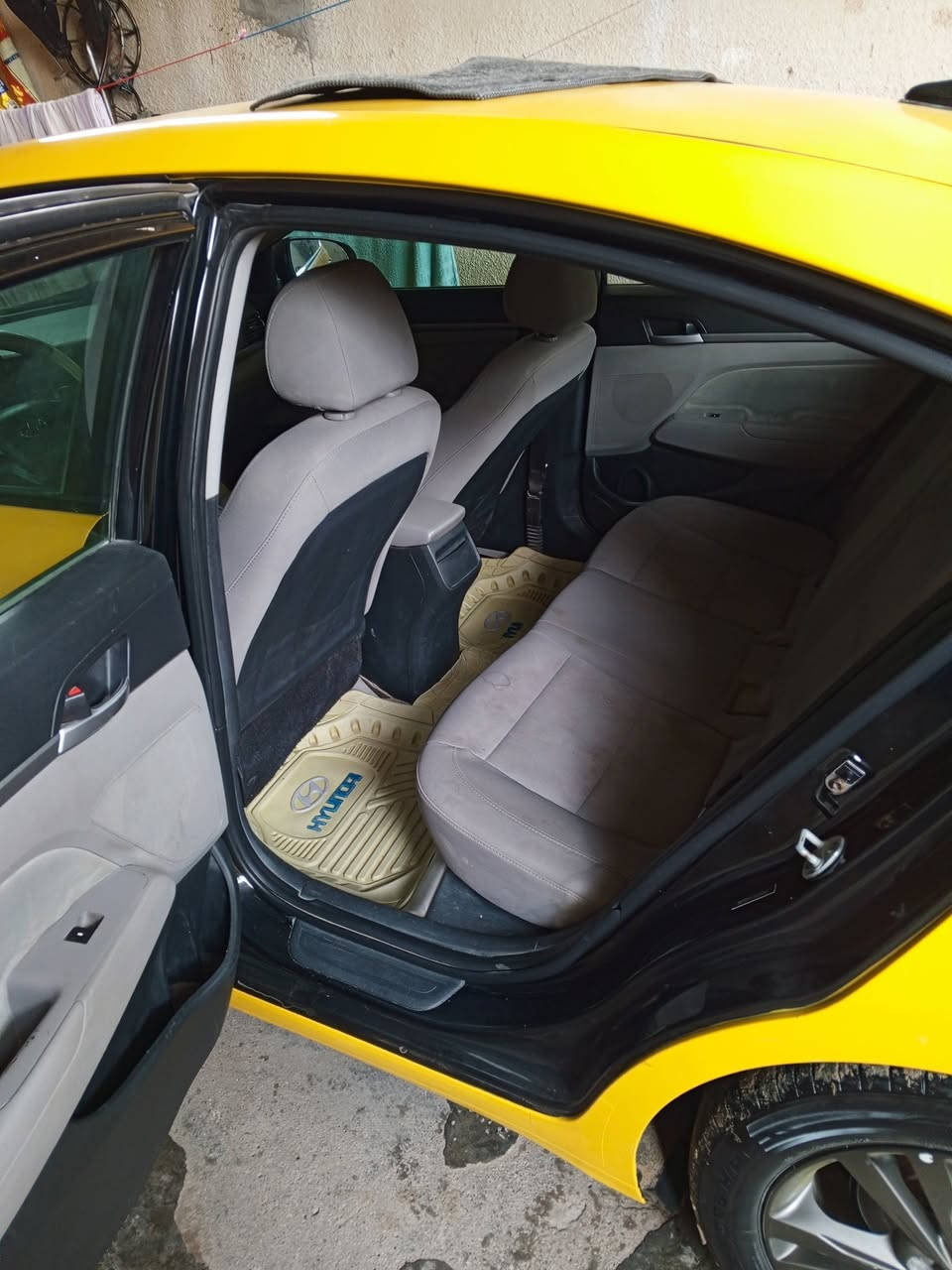 الانترا 2017 السيارة لون اصفر ولاكن رقمهة بصرة خصوصي السيارة وارد امريكا بدون ضربة الرقم *********** السعر 130 وبي مجال قليل للطيبين العنوان المعقل
