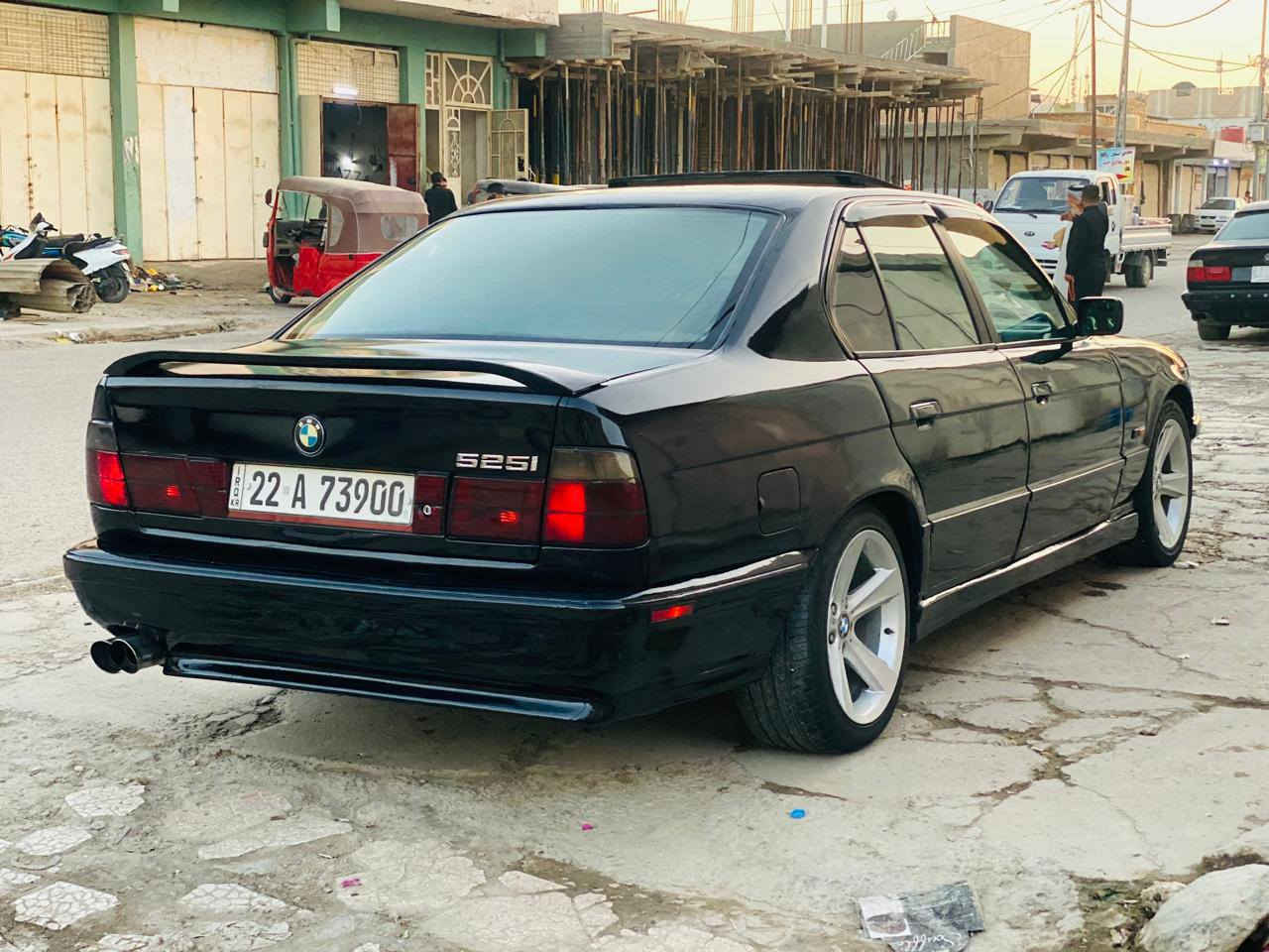 السلام عليكم
بيع مستعجل 

بي ام 525 مسكر عدل موديل 91 السيارة جاهزة من كلشي كير مكينة حدادية تخم تاير كهربائيات تبريد كلة بشرط ماكو اي نقص بية مصبوغة عام غرفة ملكية سستم صوت ودمام  بجم عريض ويل هامان السيارة نفس ما بالصور واحلا للبيع فقط السعر 60 قفل للتصال ع الرقم *********** غير متواجد ع الخاص
