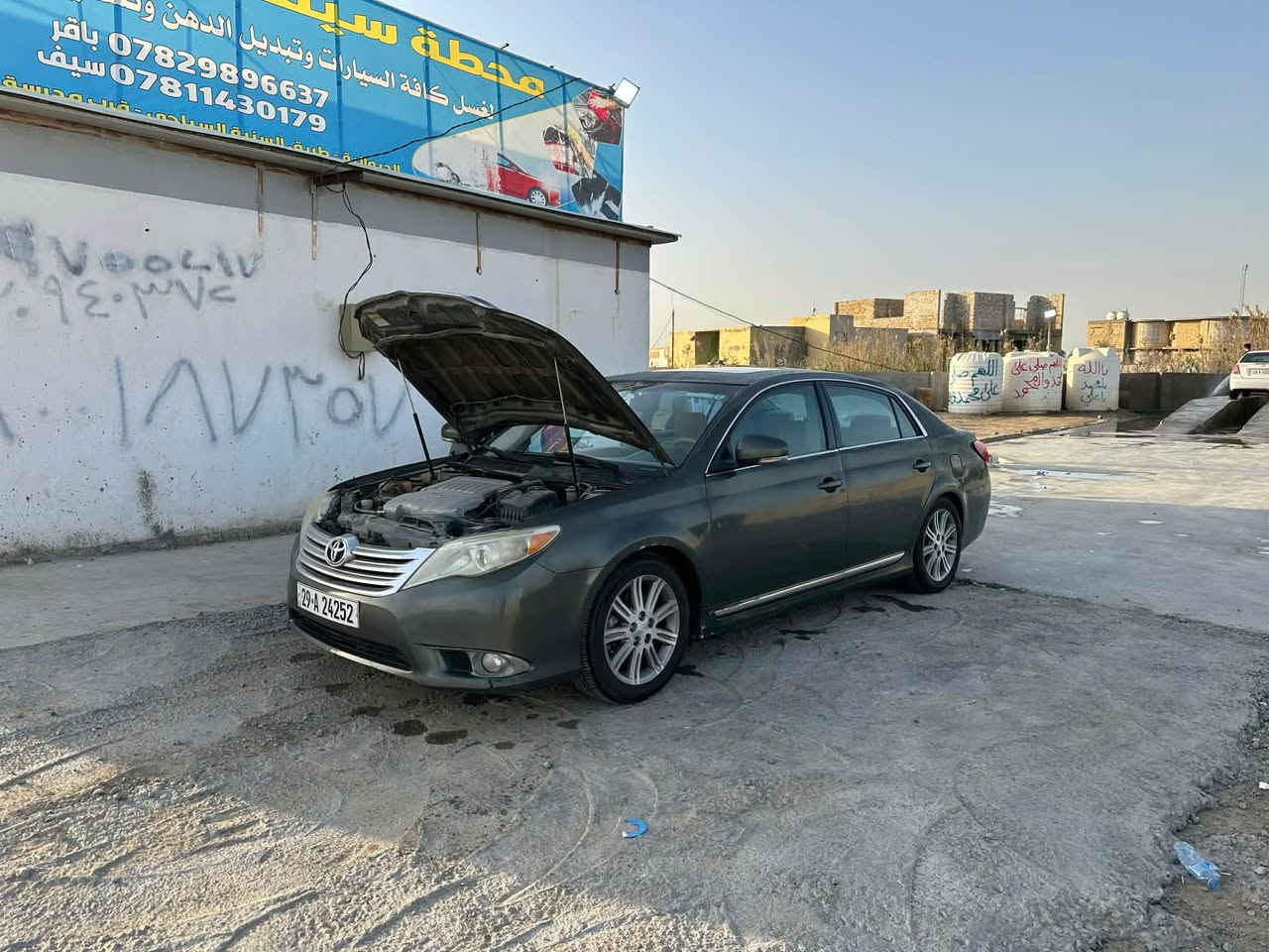 السلام عليكم..
اڤلون امريكي 
موديل 11 
رقم واسط سنوية لل29 تحويل مباشر
السيارة فول عدا البصمة 
گير ومحرك بالچيس
صدر امامي خلفي جديد 
تبريد ثلج 
غرفة نظيفه جدا
السياره يحتاجلها صبغ فقط
السعر 108
مكاني الديوانية 
للاستفسار *********** ديوانية, القادسية
