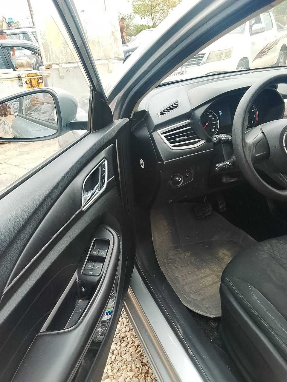 سلام عليكم من رخصت مدير الكروب عندي ام جي موديل 22 ماشيه 91 بسمي بغداد لون رصاص أريد مراوس فورت ايدج موديل 9او10 ياريت لو اربيل ***********
