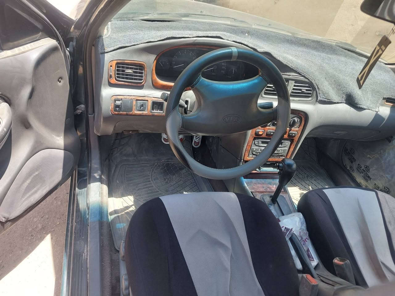 سلام عليكم
سياره كريدوس موديل ٩٦ 
رقم بغداد 
كير اوتو 
محرك مسكر 
حداديه مرتبه 
السعر ٣٠ وبيها مجال للطيبين 
مكان بابل سكندريه منطقه الحصوه 
للاتصال ***********
