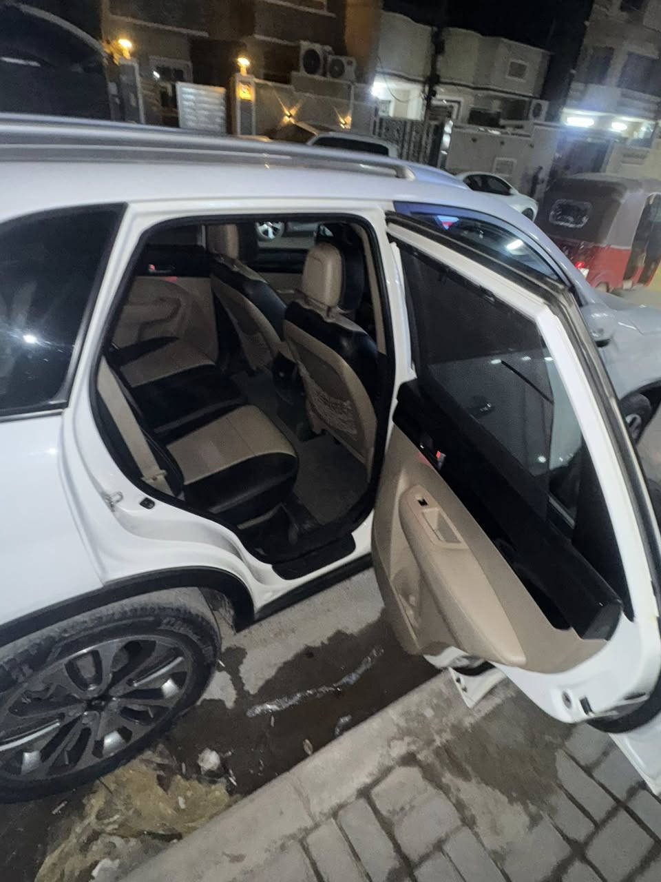 سلام عليكم عندي سورنتو مديل ١٣شكل ١٥ سيار خليجيه جاهزه مخرك٤ سعره ١٦٥ بيه مجال بسيط مكان بغداد الشعب سريدات رقم ***********
