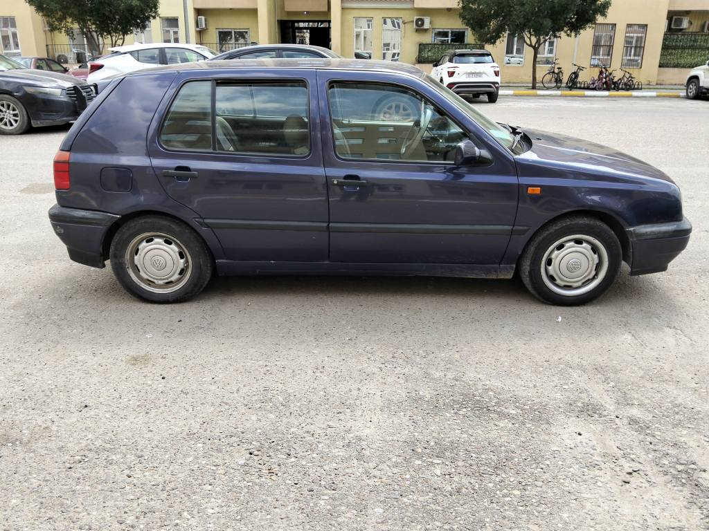 (السعر 44)السلام عليكم كولف موديل 1994 وارد يابان مكينه 2000 كير اوتو السياره مصبوغه عام جماليه  وصبغ مرتب و حلو لا شخوط و لا جراد كشرهة كلش حلو داخل نضيف مبي شي ميشتغل السياره مكينه و كير و تبريد فول صدر امامي خلفي جديد سياره جاهزه من كلشي يعني تراي مفتوح و بلاديه مو ملزكه مبدل الهة قبل سبوعين منضومه مي كامله راديترات و جوينات و مي اخضر زيتي اصلي يعني انسه حماوه مجهزهة للصيف  و تبريد ثلج بعز الصيف و حماوه ربع السياره اليشتريهة مجهزهة مبيهة مصرف ربع دينار سعرهة 44 بيهة مجال قليل مكانهة بغداد الغزاليه للاتصال *********** بغداد, العراق
