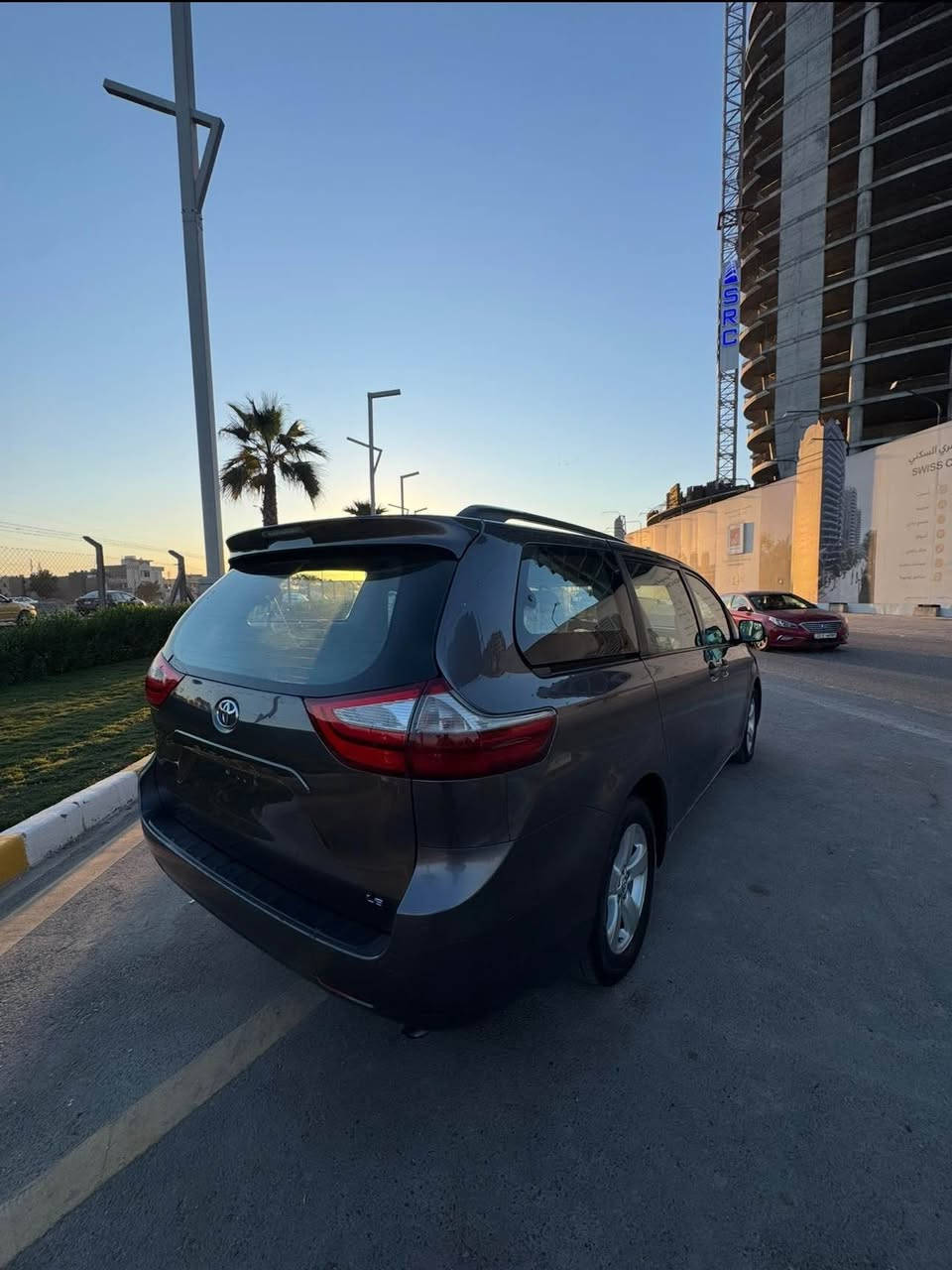 بسم الله الرحمن الرحيم 
        «للبيع فقط»
 TOYOTA SIENNA 2015  
السيارة مخزنة ماشية 57 الف فقط 
شرط الفحص وين ميعجبك——

كلين تايتل – مكفول من كلشي ✅
الكتلوكات والسويج الاحتياط والعده كله وياه
صور امريكا والكارفاكس مرفقة بل صور
بيه فقط بل عراق مضروبة 
طابوكه بل بنيد ومصلحة عله كده
موضحه بل صور
وبيه مكانات pdr

الفئة: LE موصفات عادية 
* شاشة 
* كامرة خلفية 
* شاشة اعطال
* تحكم ستيرن جهتين
* كروز سرعة
* ابواب سلايت كهرباء
* كشن السائق كهرباء 
* تبريد 3 قطع
* 7 راكب
* لايت اوتو + نهاري
* كشافات ضباب

حجم المحرك: 3.5 لتر V6 قوي 💪
كير اوتو ماتيك + سبوت 6 سرعات🔥

رقم بغداد + سنوية + هزه كله جديد جاهز✅

—— مسويله ادامه كامله دهن + فلاتر 
نوزلات بلكات فلتر فيت بم تخم تايرات
الصدر كله بلادي 100‎%‎ ———✅
____السيارة جاهزة ونضيفة جدا 
(((نقصه فقط تبريد ضعيف )))
للاستفسار :***********
الموقع 📍: < بغداد.الغزالية>
السعر  💵: < 215 ورقة > بيه مجال بسيط
اتشوف السعر غالي السيارة نضيفة جدا
وماكو بنضافتة وبموديله بل عراق كله
اسف عل اطلة 🌹بس ذكرت كلشي
 علمود لحدايضل يسئل🙃 بغداد, العراق

