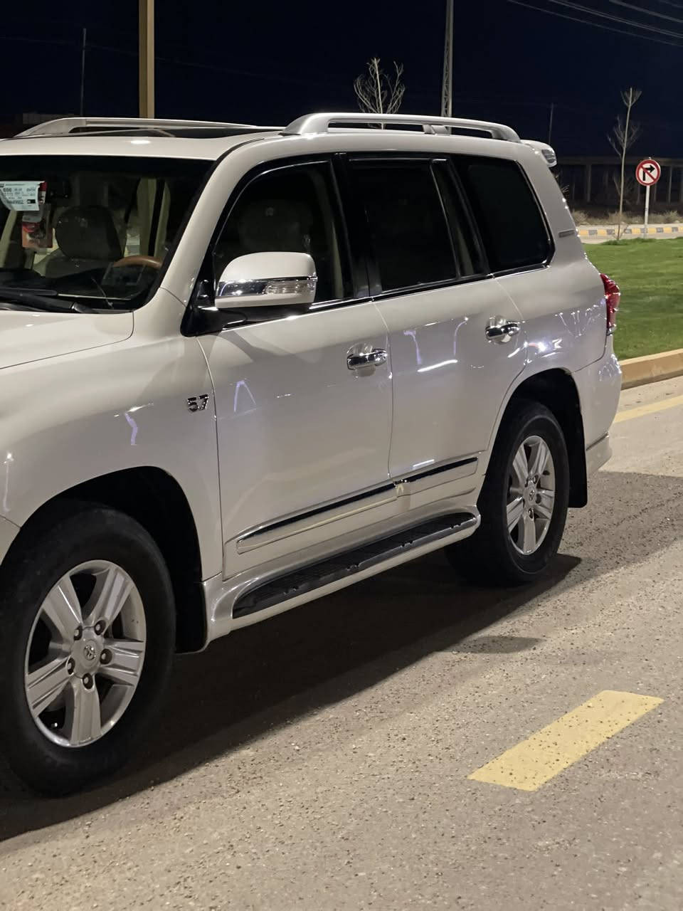 لاندكروز 2012 //8سلندر فول مواصفات مكفوله السياره مكانه الانبار الكرمه ***********
