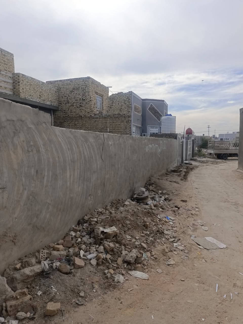 قطعه مساحه 150متر ركن في مجمع حجي حسين مقابيل جامعة الخظراء للبيع 
***********
