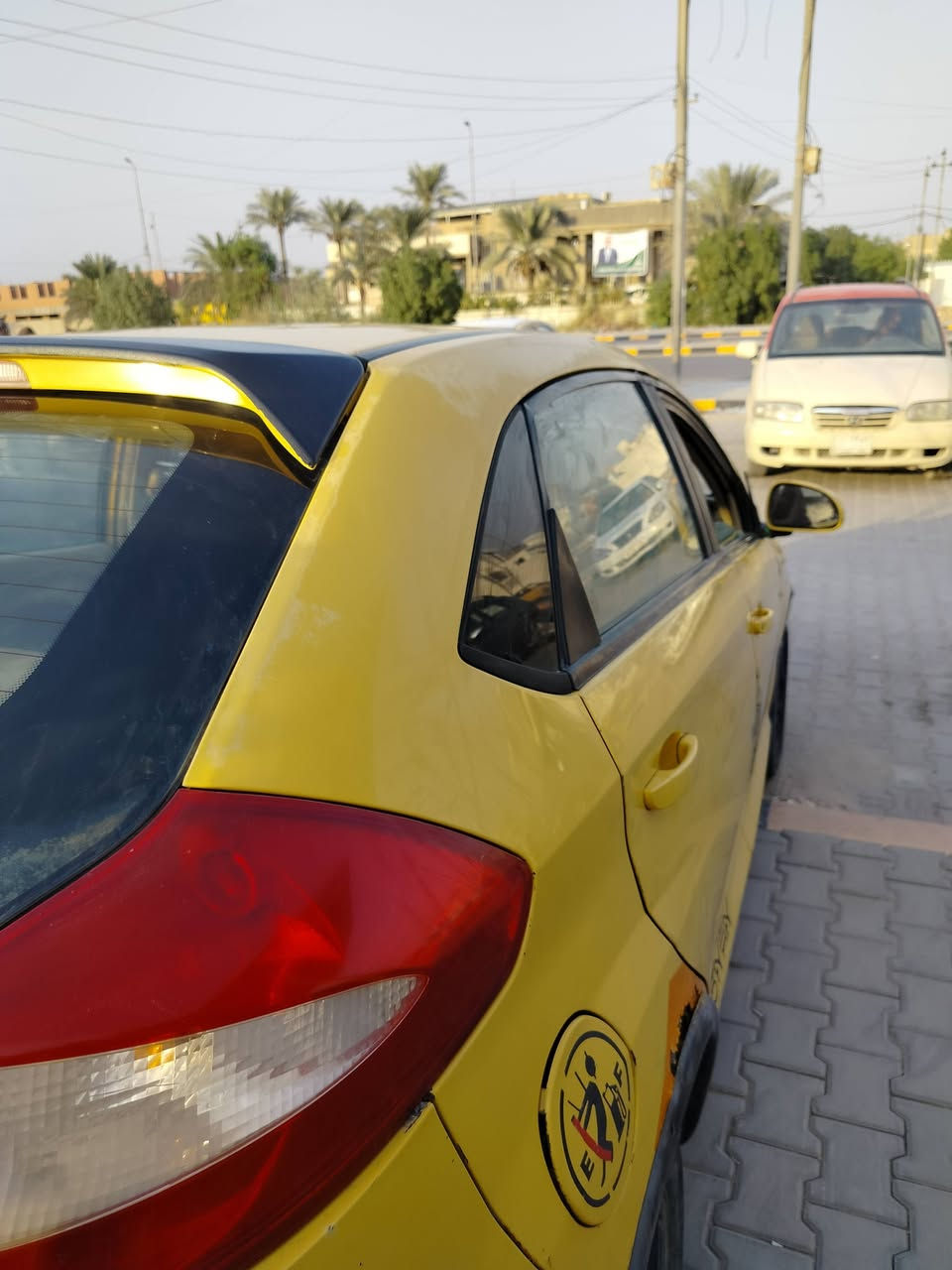 السلام عليكم شباب فلاوين للبيع كير ماكينه جدا حداديه جديده راعيها ما واصل مكان نجف الاش رقم الموبايل ***********
