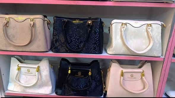 #بيوتي_شوز_للاحذية_والحقائب
🔲حقائب نسائي 🩷ماستر كوالتي 😍🩷
🔲ماركات هرمز 🧡 شانيل ❤️ گوچي 💚 آلدو 🩷 مع العلبة والدست باك 
📍العنوان : #بابل_المسيب_شارع_البلدية_خلف_صيدلية #الؤلؤة_اول_محل_مقابيل_مجمع_ديمة_لملابس_الاطفال_
    ________________________________
التوصيل 🚖 داخل المسيب والمحافظات سيكون عن طريق مراسله الصفحه او الاتصال على الرقم 
(***********) اتصال /واتساب 🩷
جميع القطع مكفولة و قابلة للتعويض في حال الخلل او العيب كان مصنعي فقط 🔥 .. 
        __________________________
‌‏‌‎⛱️شكراً لاختياركم بيوتي شوز للأحذية والحقائب ⛱️
