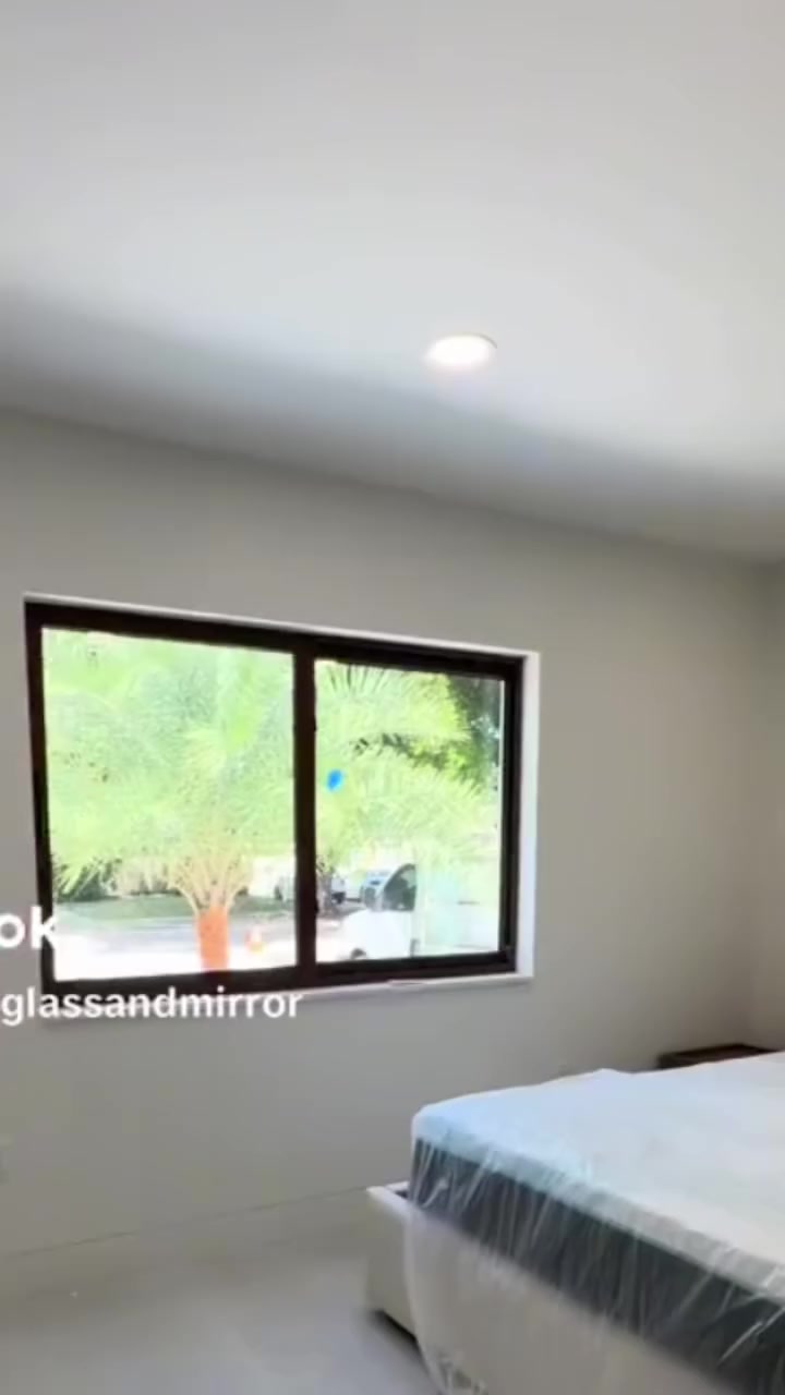 شركة A4لكافت انواع الواجهات الزجاجيه وقواطع الحمامات للطلب  الاتصال ***********
