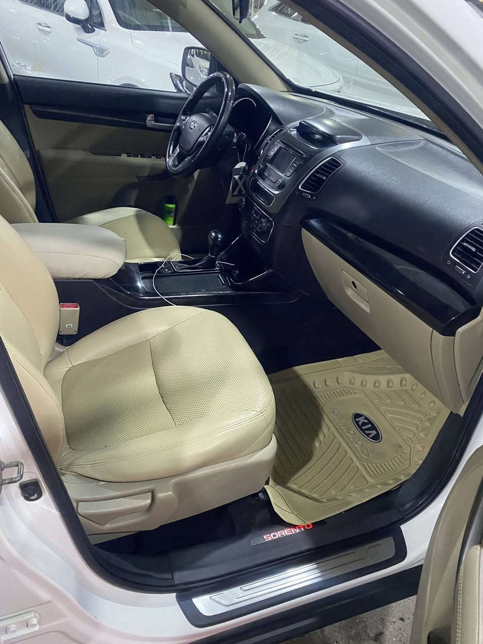 السلام عليكم
سورنتو 2014 ماشية 144 
مقفولة من كلشي مكينة وكير مقفول بدون صبغ وبدون اي ضرر بعقوبة ***********
