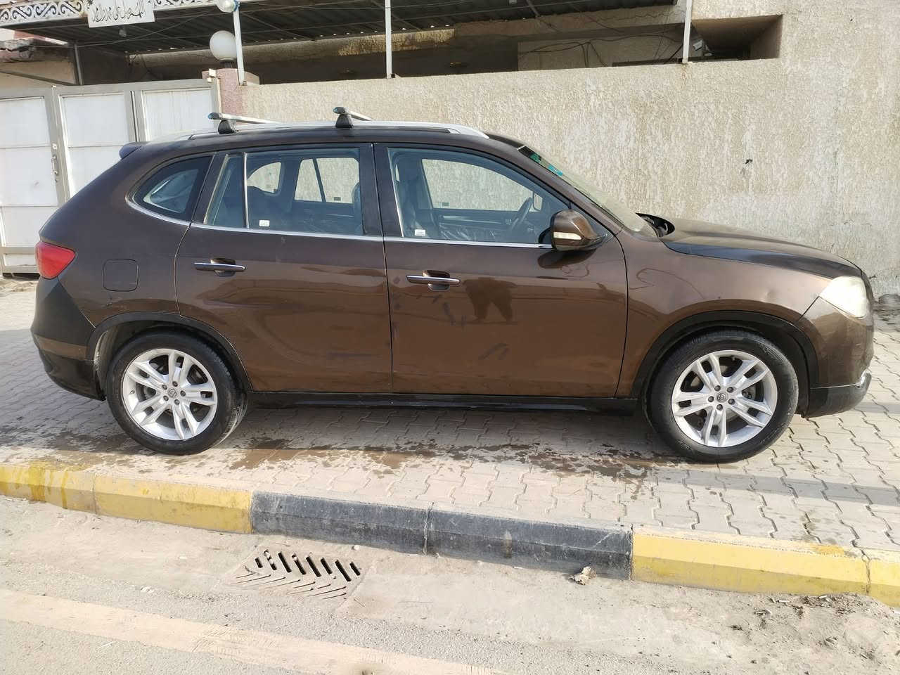 سلام عليكم سياره برليانس موديل ١٤ بلادي مابيه صبغ محرك بلادي بي تبخير قليل بدون تنقيص بيه بارد بجهة الصدر وشخوط قليله والبنيد والقماره مغلف فابلون اسود بسبب الجراد المكان الكوت مركز المدينه السعر 68 وبيها مجال بصمه وشاشه وكامره للاستفسار على الرقم ***********
