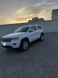 جيب شيروكي لمتدد2017  وارد خليجي سياره كفاله  جكات مقاعد تدفه تبريد فت...