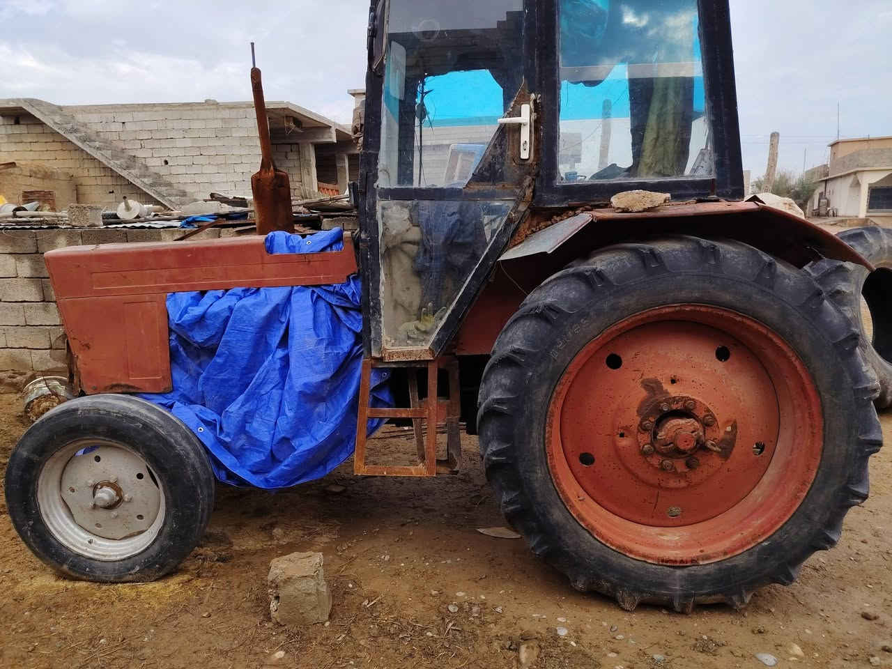 تنكتر بلاروس للبيع  موديل 2001 جاهز للشغل الاتصال علئ الرقم ***********
