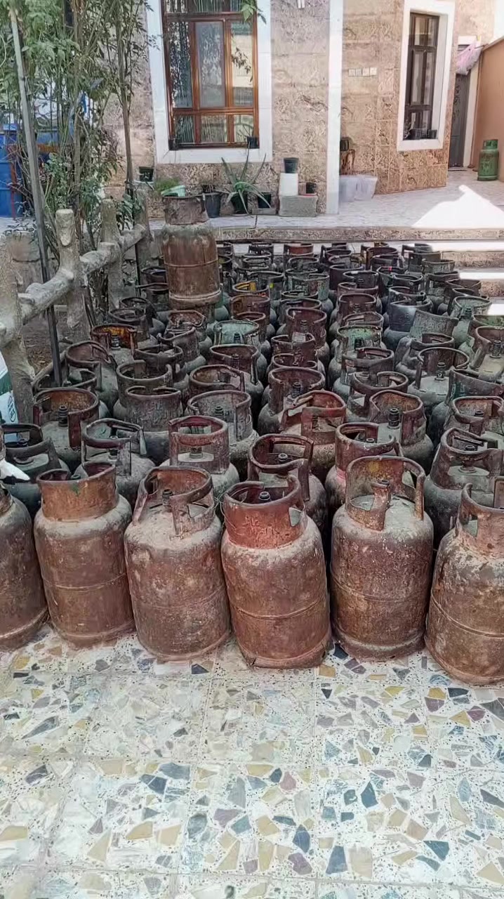 للبيع
قناني غاز عراقية( اصلية ) مستعملة 
عدد القناني 100
سعر القنينة 50000 وبيها مجال قليل 
موبايل ( *********** )
